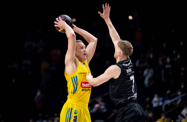 对抗和移动 对抗和移动