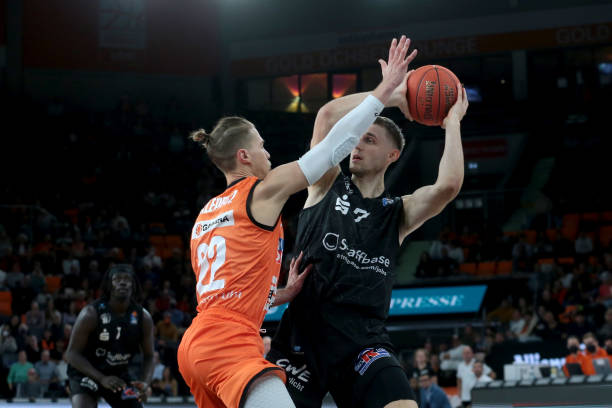 球队边路进 球队边路进