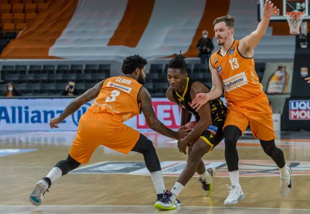 不断突破自 不断突破自